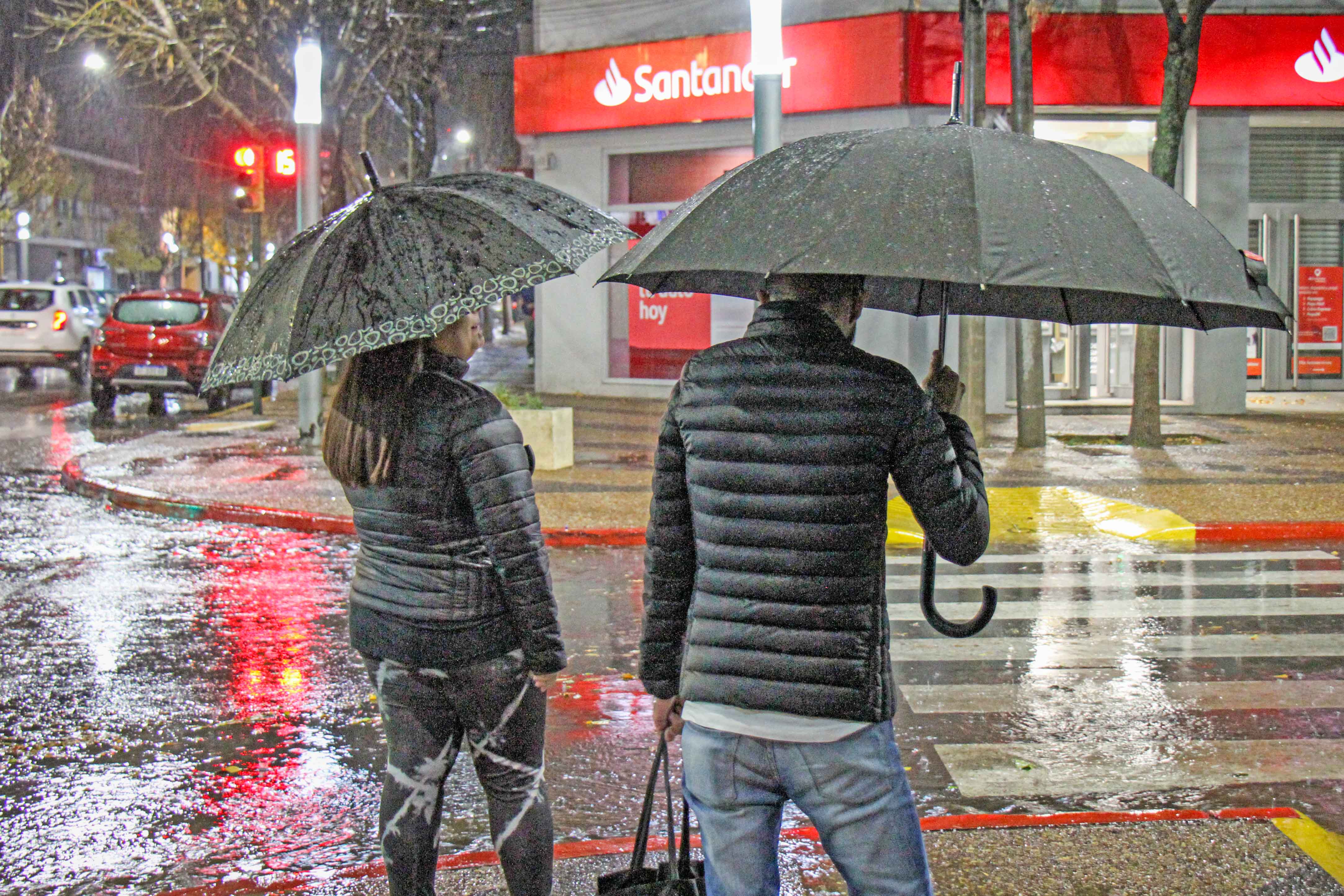 Fuerte Viento Y Abundante Lluvia En La Ciudad Lareforma Ar