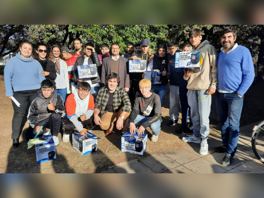 Estudiantes De La Educaci N Profesional Secundaria Recibieron