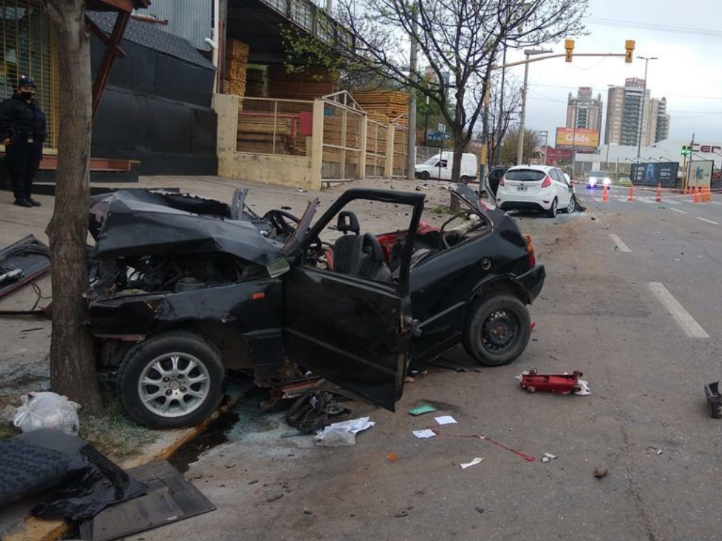 Tres jóvenes muertos y dos heridos tras fuerte choque en el centro de ...
