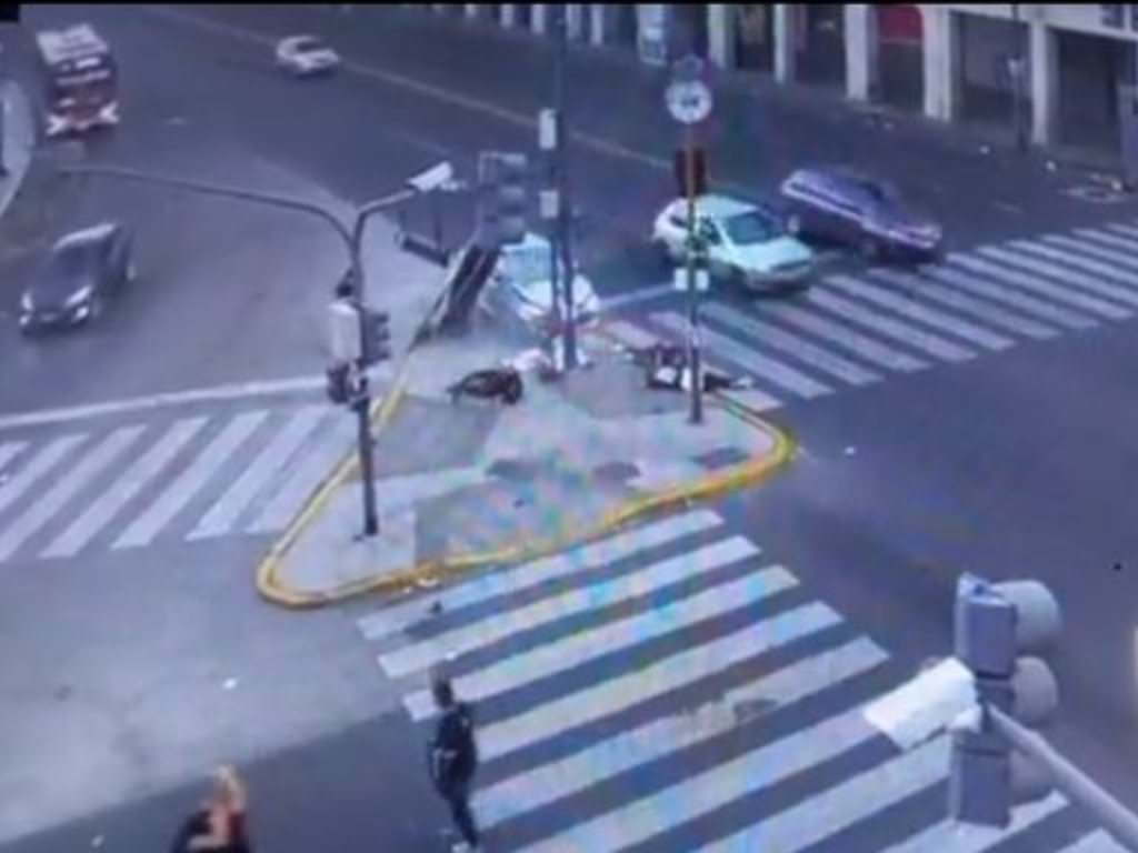 Un auto perdió el control y provocó una tragedia en Balvanera: una ...