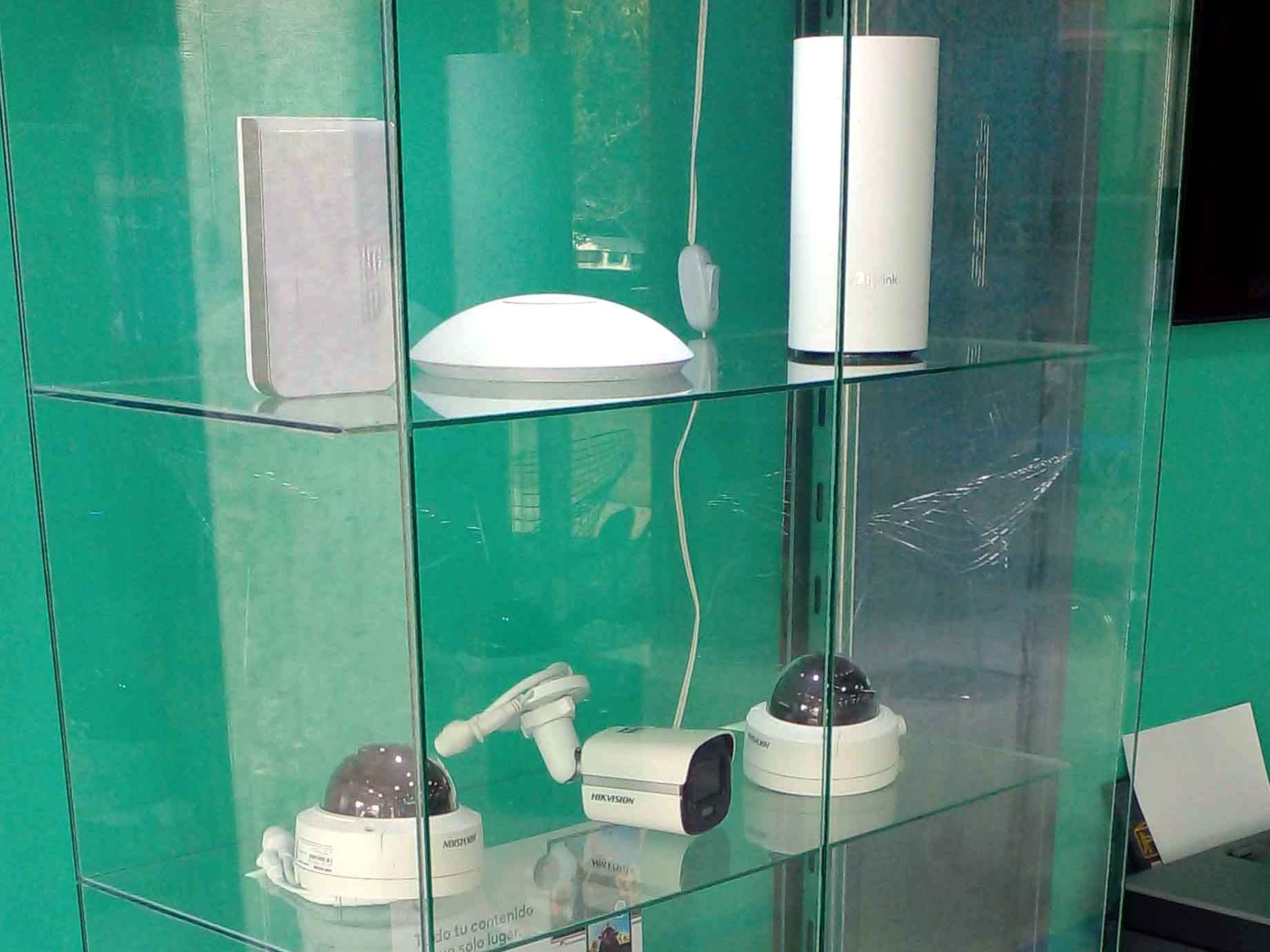 Los nuevos equipamientos de seguridad: cámaras, control de ingreso. También están los convertidores smart para televisores y así disfrutar de DirecTV GO