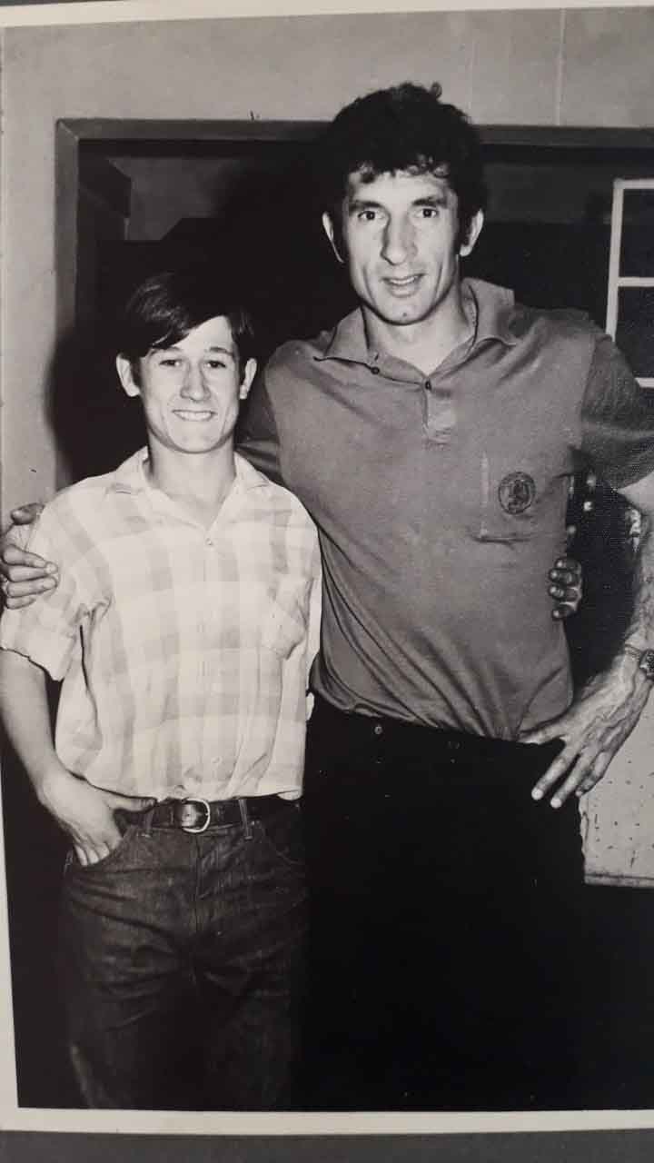 ‘Carlitos’ junto a Ratín, en el interior del edificio de La Reforma.