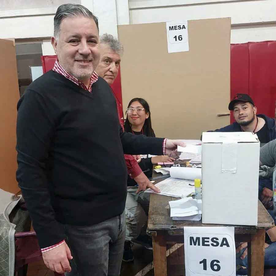 A pocos meses de haber ganado las elecciones, Doman ya no es el presidente rojo.