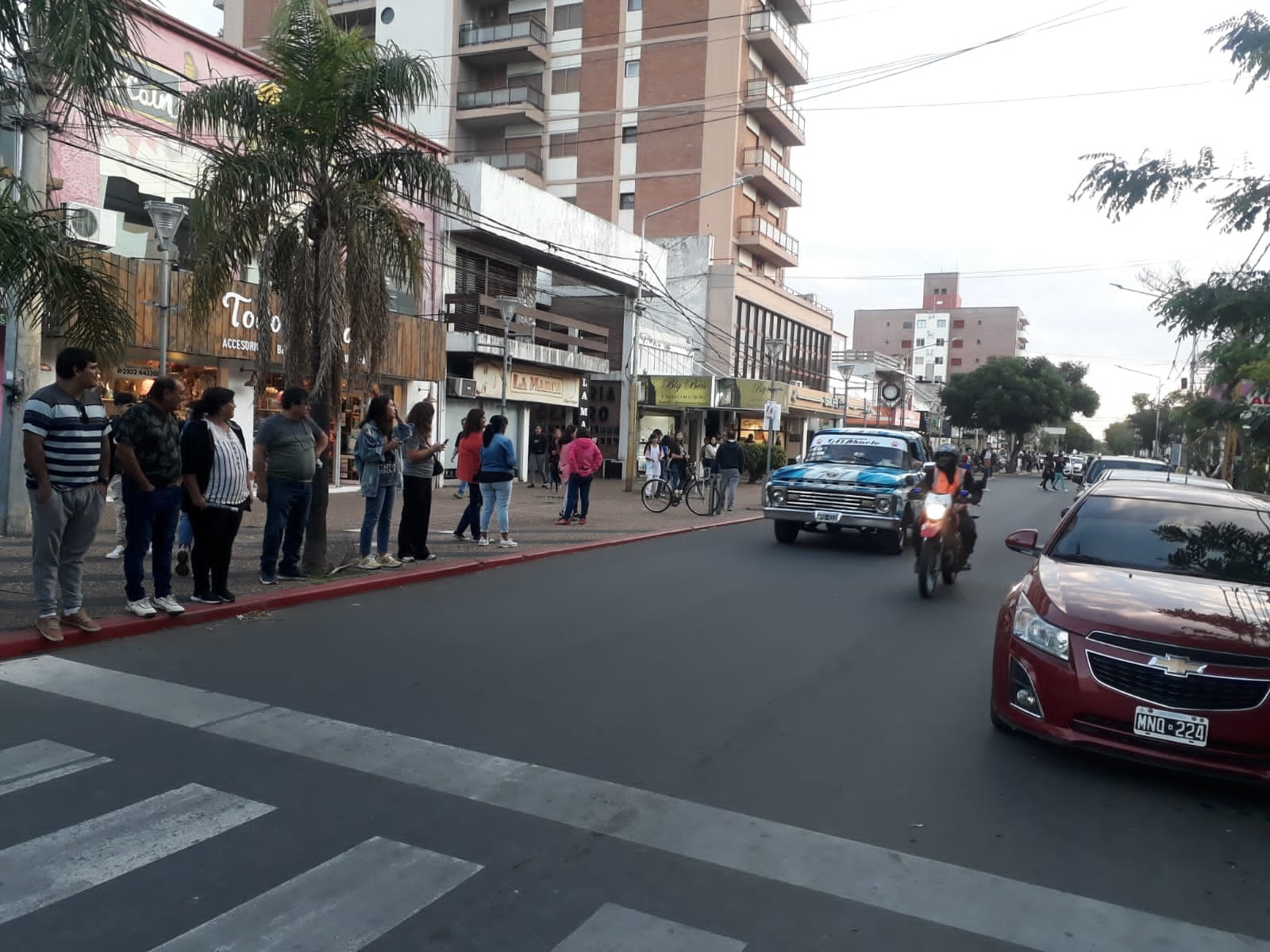 El paso de los vehículos por la zona céntrica fue acompañado por personal municipal del área de Tránsito.