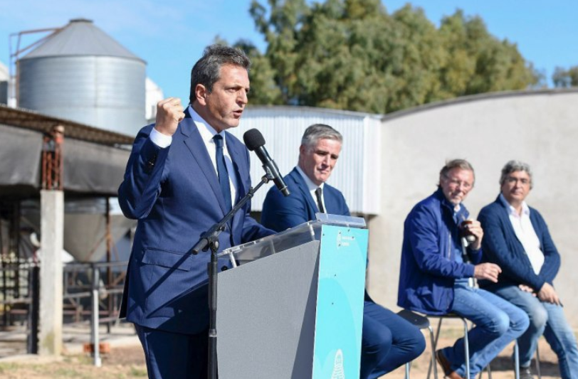 Massa firmó un convenio para reactivar la planta de agua pesada más