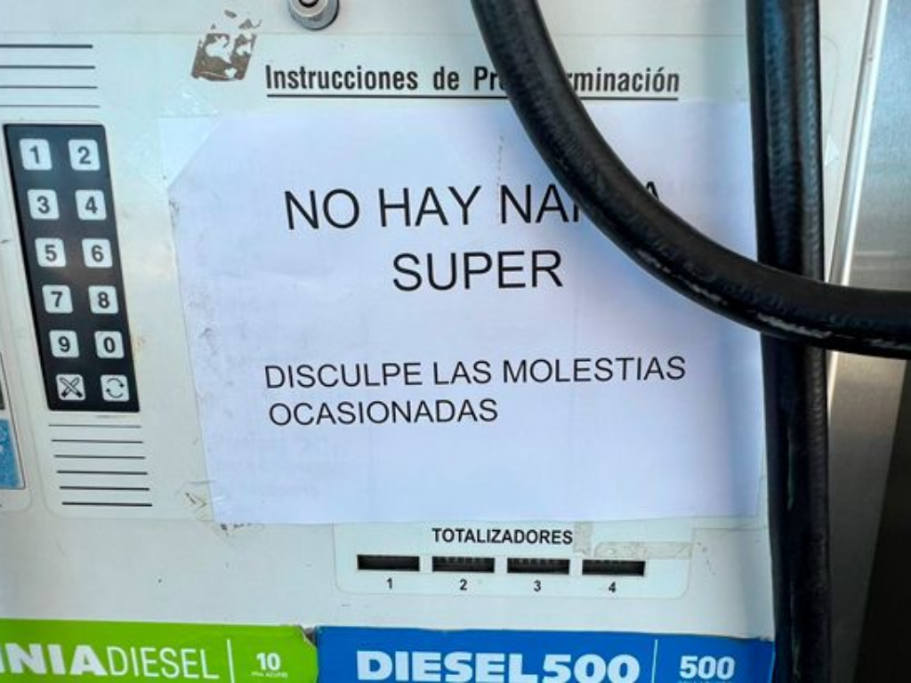 Escasez de nafta en el país comunicado de las petroleras
