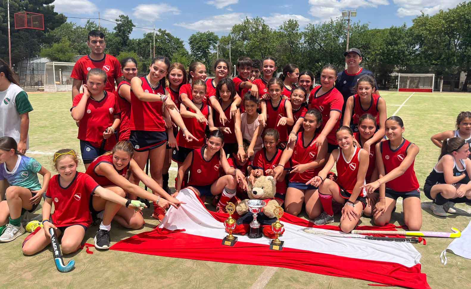 Independiente concluyó victorioso el torneo de Sub-12 Mixto.