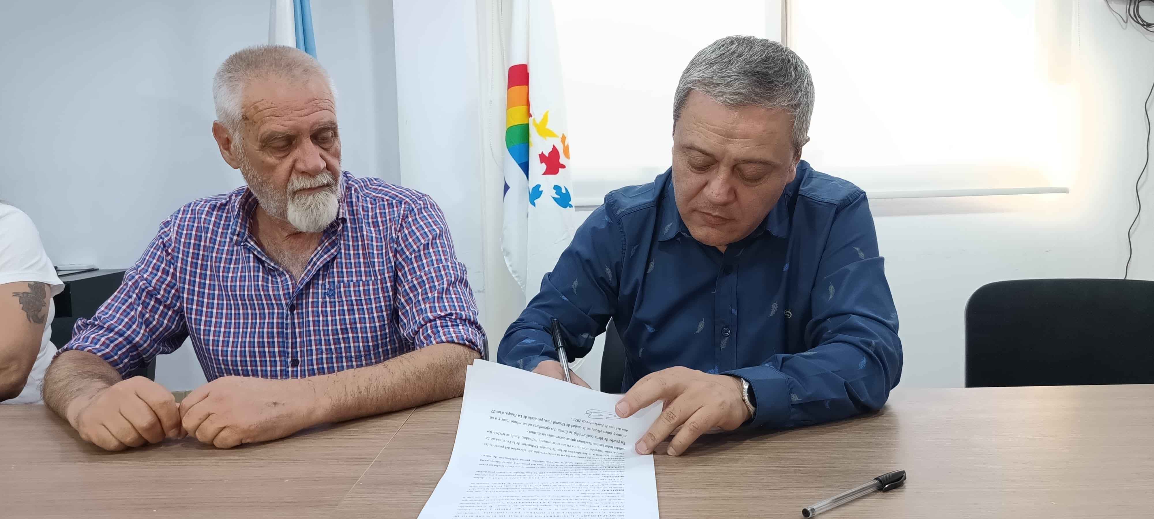 La firma la encabezaron el intendente Juan Carlos Pavoni y el presidente de Corpico, Miguel Prieto.