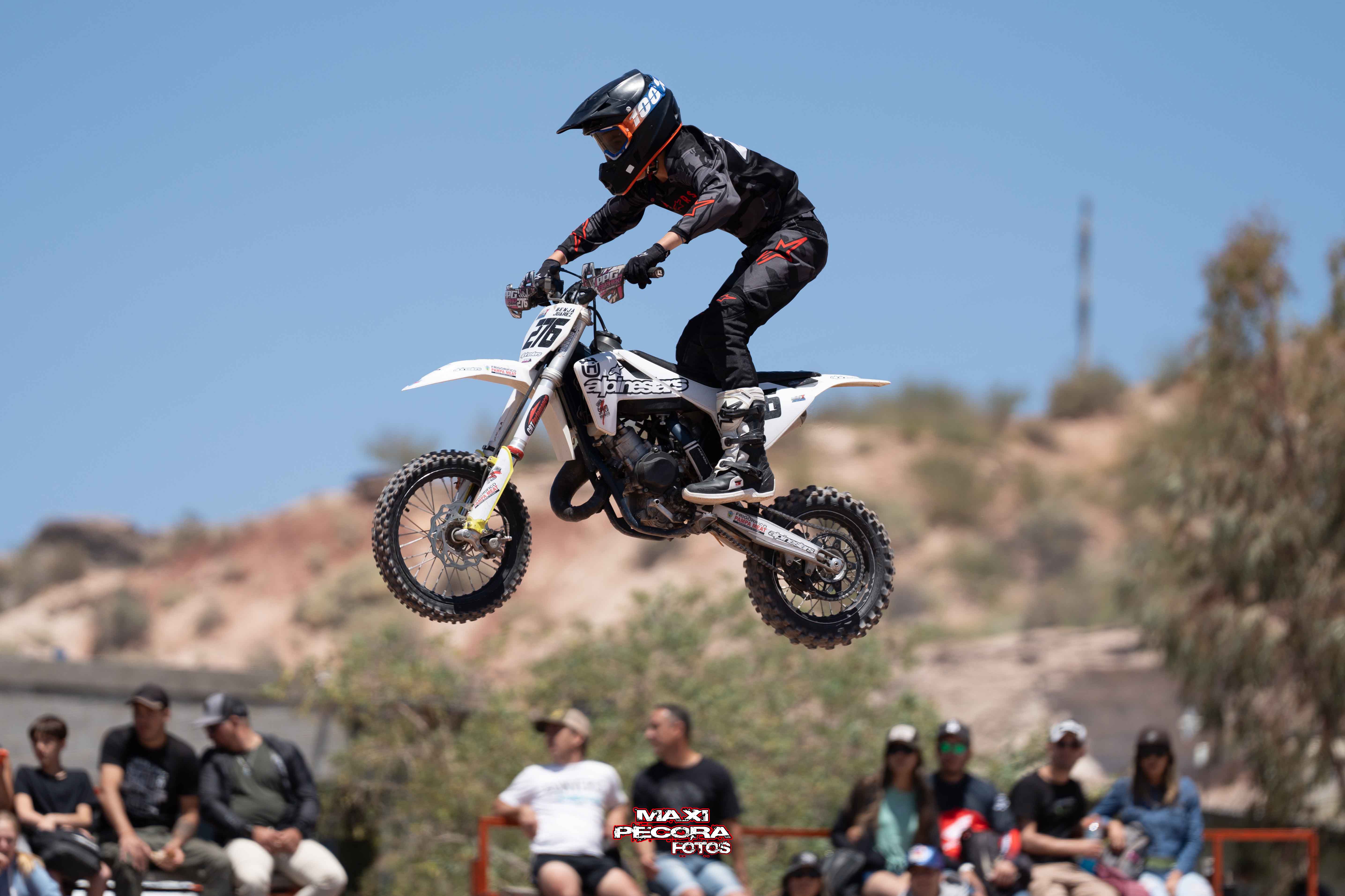 El toayense Juárez (12 años), en plena acción en La Barda neuquina.