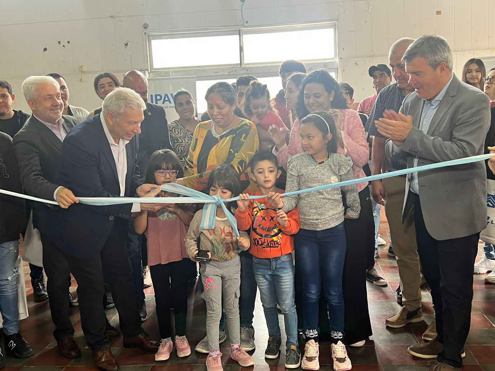 La inauguración formal de las viviendas.