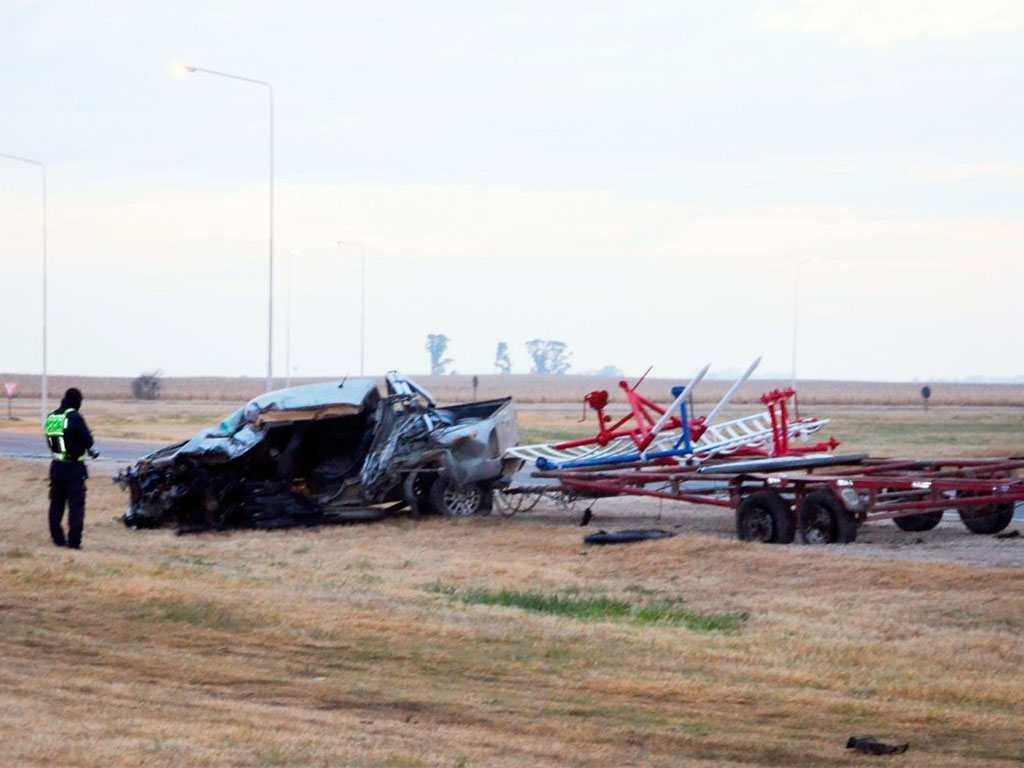 Un muerto y cuatro heridos en un choque en las rutas 1 y 14 ...