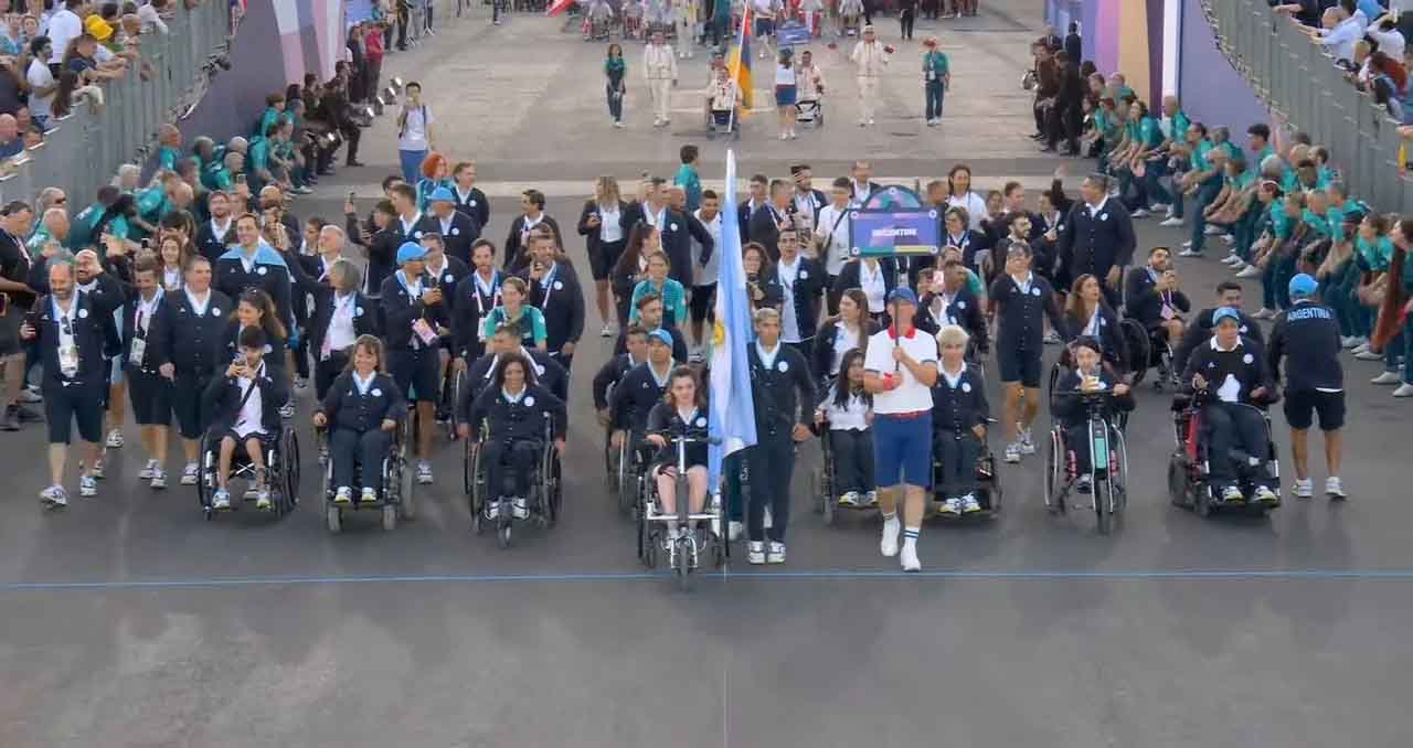 La delegación argentina desfilando en la ceremonia de apertura.