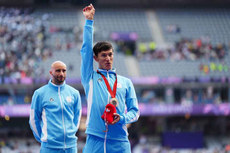 El cordobés Fernández Vázquez con su medalla.