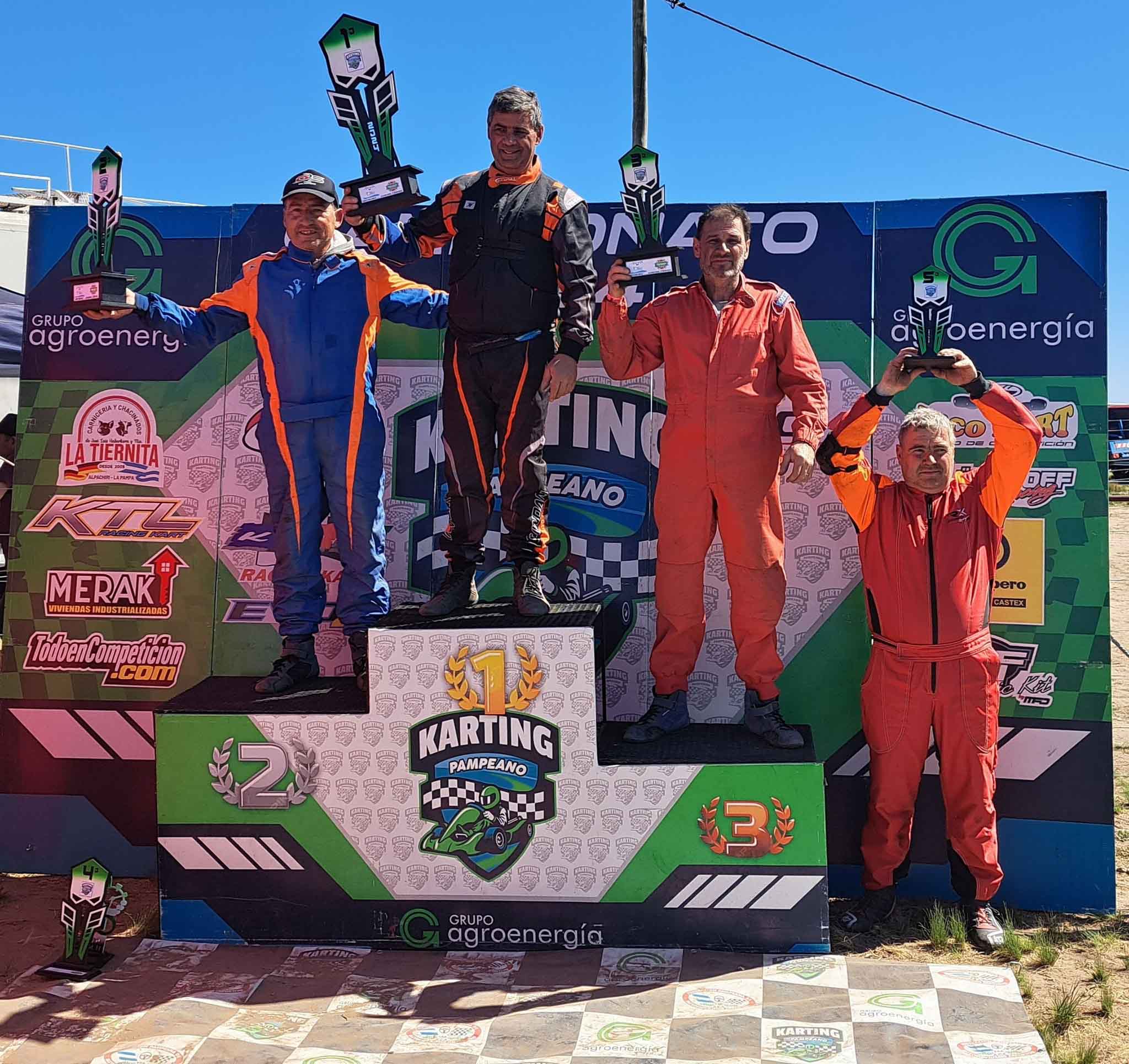 Guindani en el centro del podio de 250 Master.