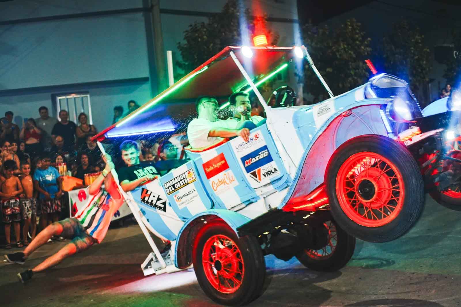 Los “Autos Locos” animaron un concurrido Carnaval en Speluzzi.