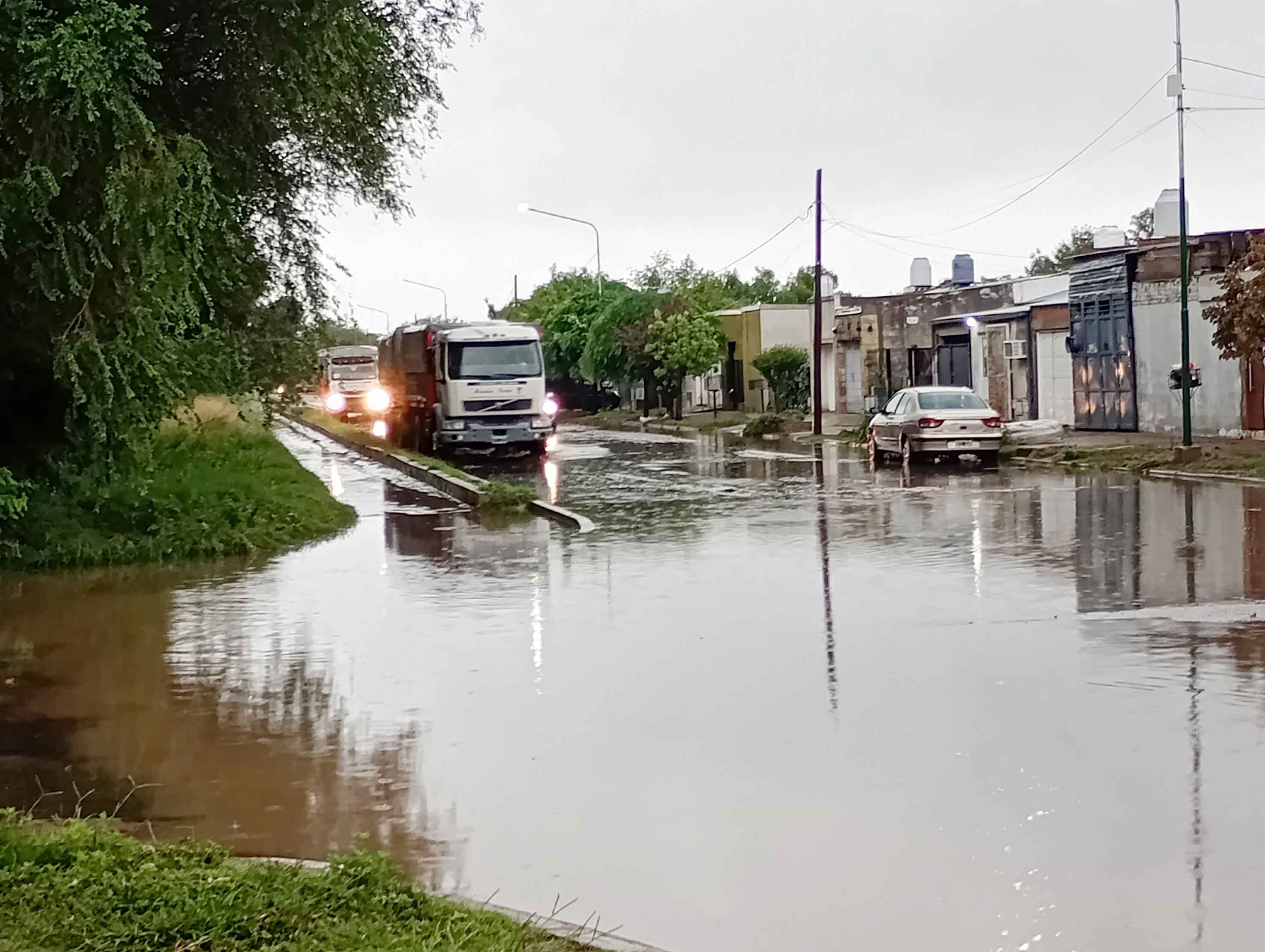 Intensas lluvias volvieron a anegar calles de General Pico y en otras localidades de la zona norte provincial.