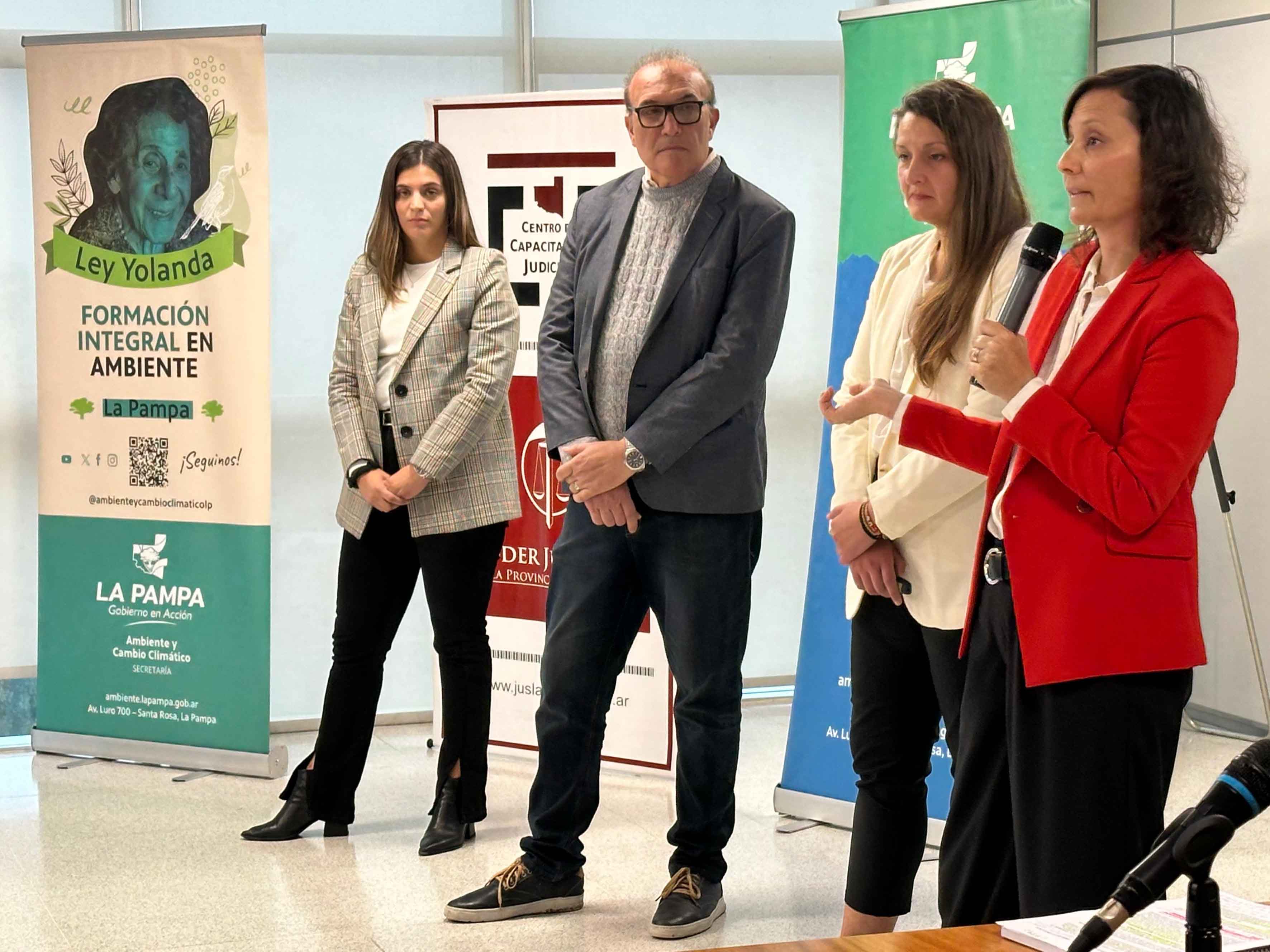 Funcionarios de la Secretaría de Ambiente y Cambio Climático dictaron la capacitación.