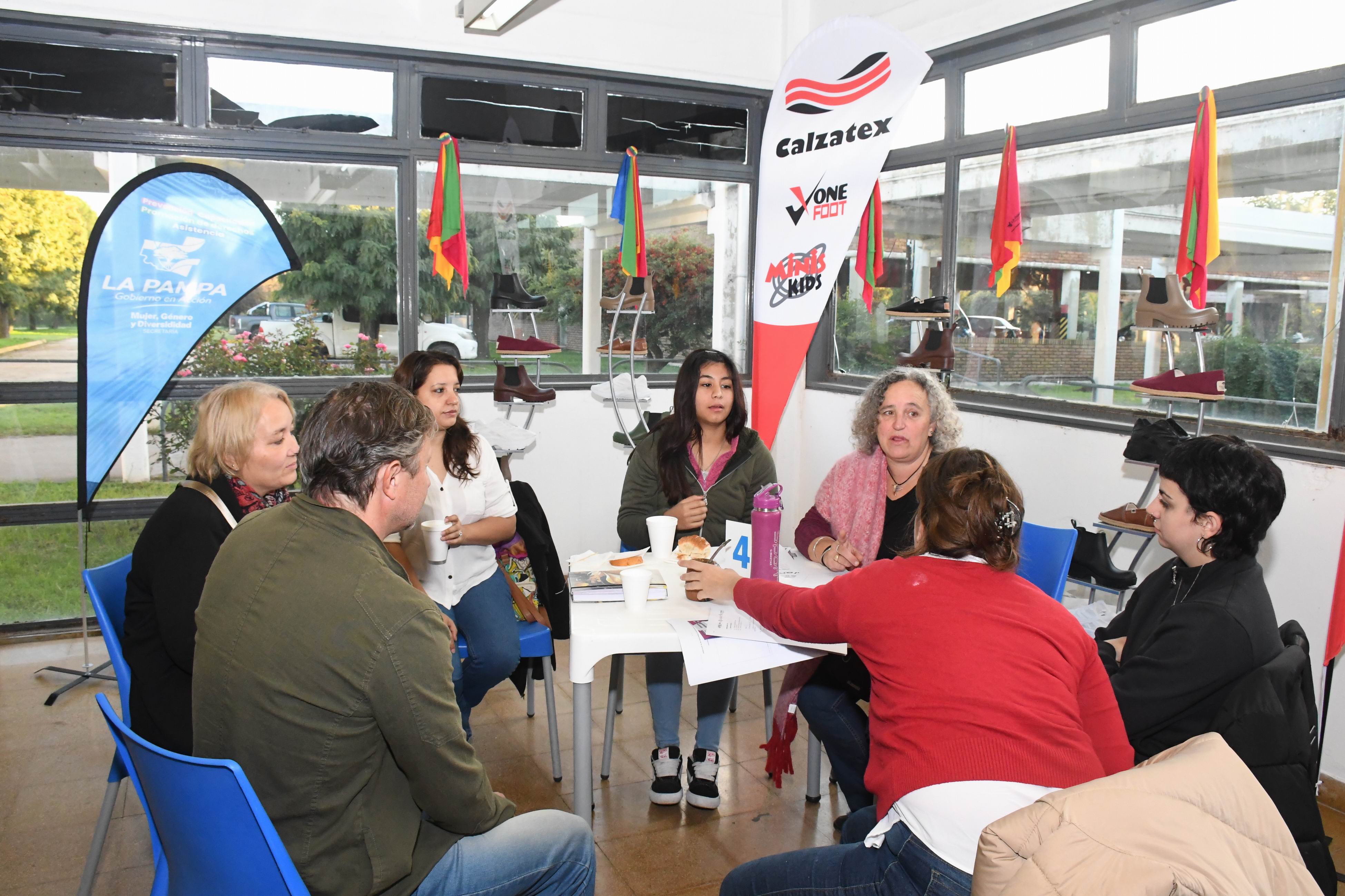 El encuentro se desarrolló en instalaciones de la firma Calzatex.