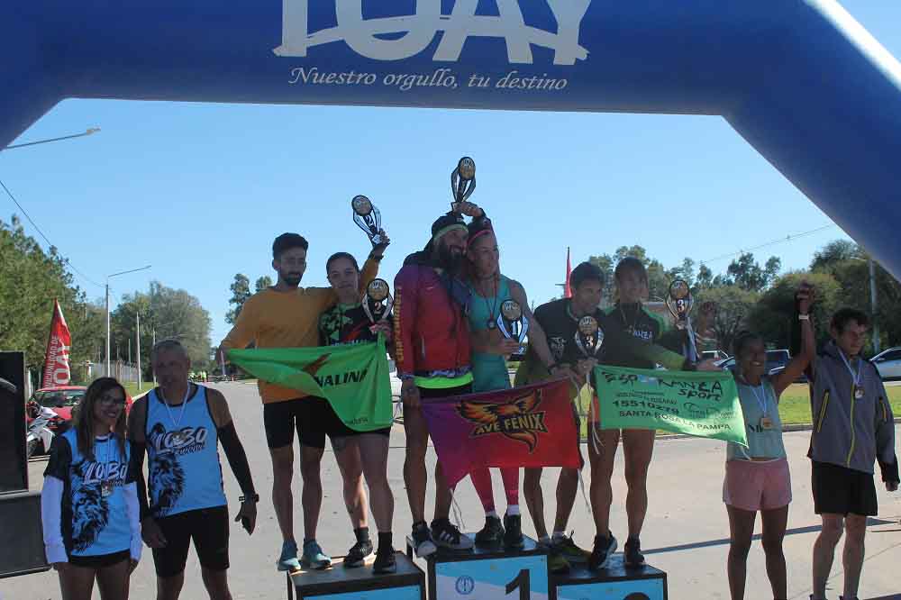 Cristian Bailo y Verónica Castillo arriba de “1” en el podio de los 12 de mixta.