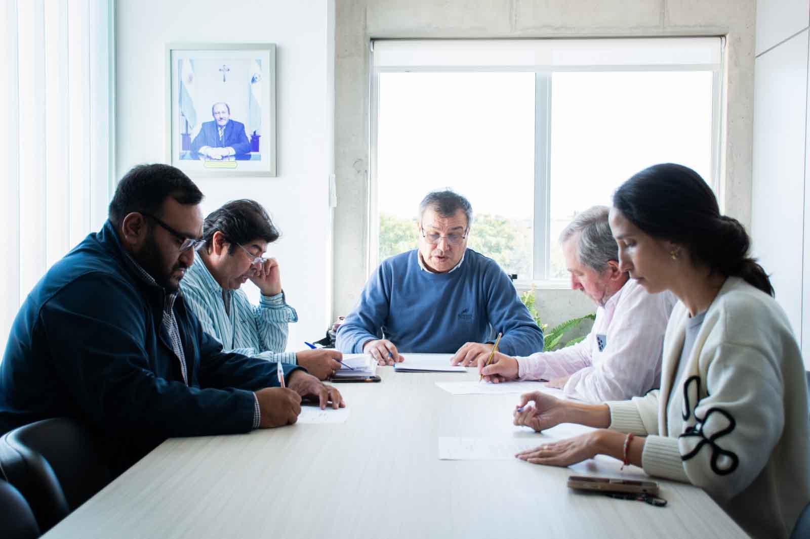 Campo convocó a referentes de distintos bloques.