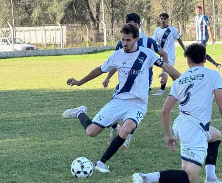 Newbery goleó al Alvear en el adelantado de la undécima fecha.