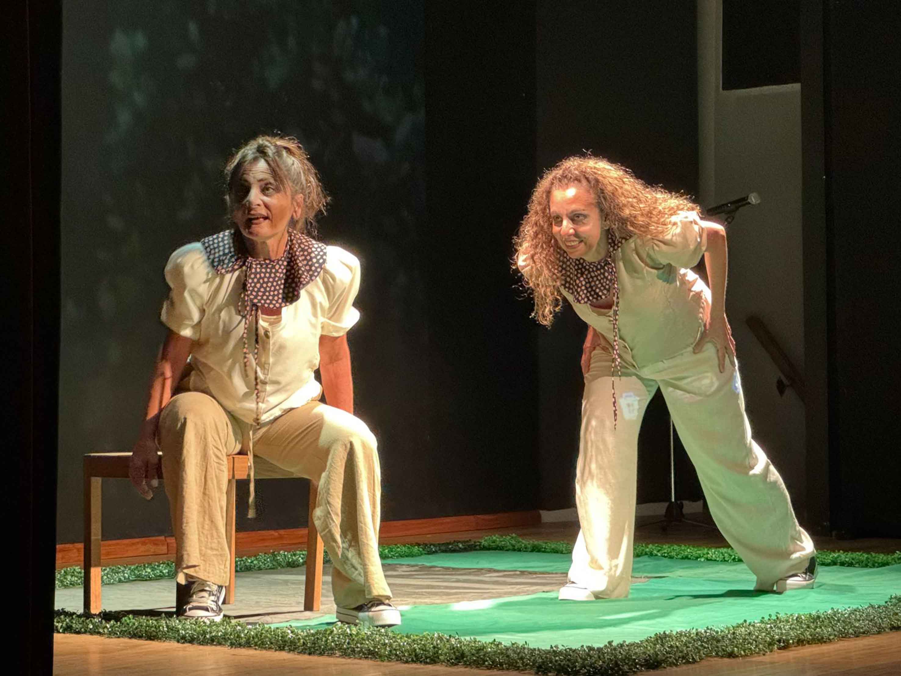 La apertura la realizó la obra “Las quietudes resplandecen su deseo/alguien dice que soy hermosa”.