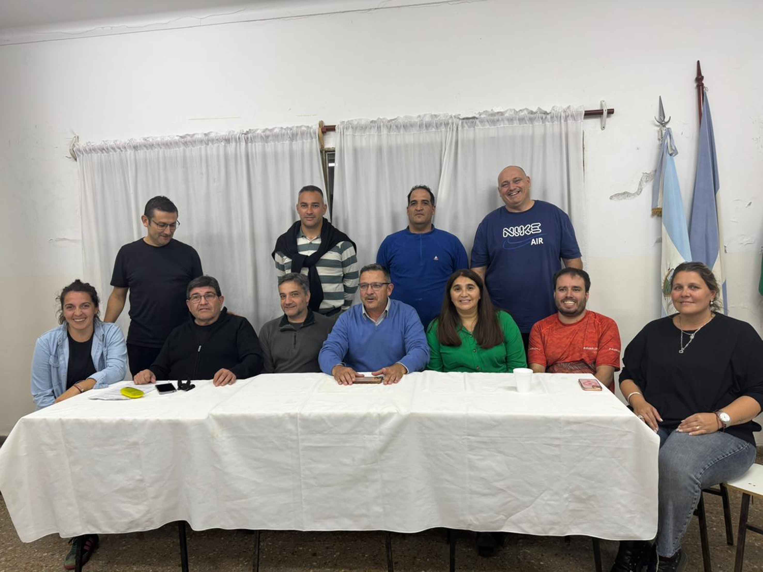 La nueva comisión directiva de Ferro, encabezada por Walter Gonzalo.