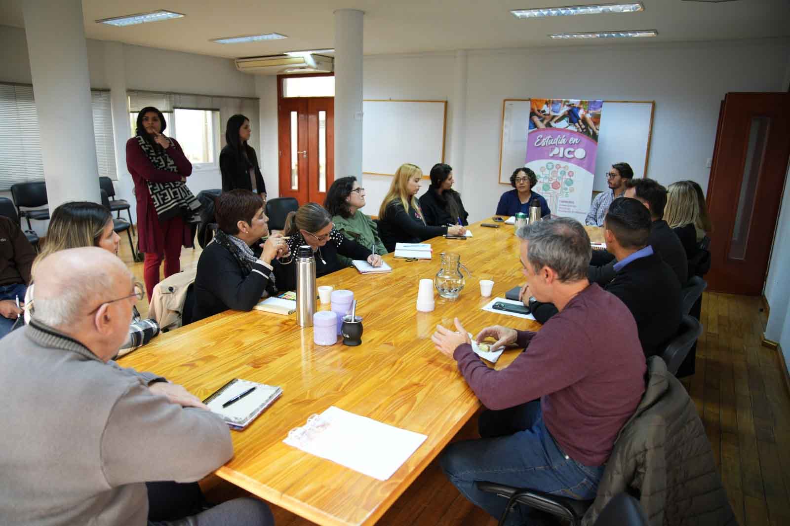 Autoridades municipales y representantes de instituciones educativas participaron de la primera reunión del Foro de Educación Superior.