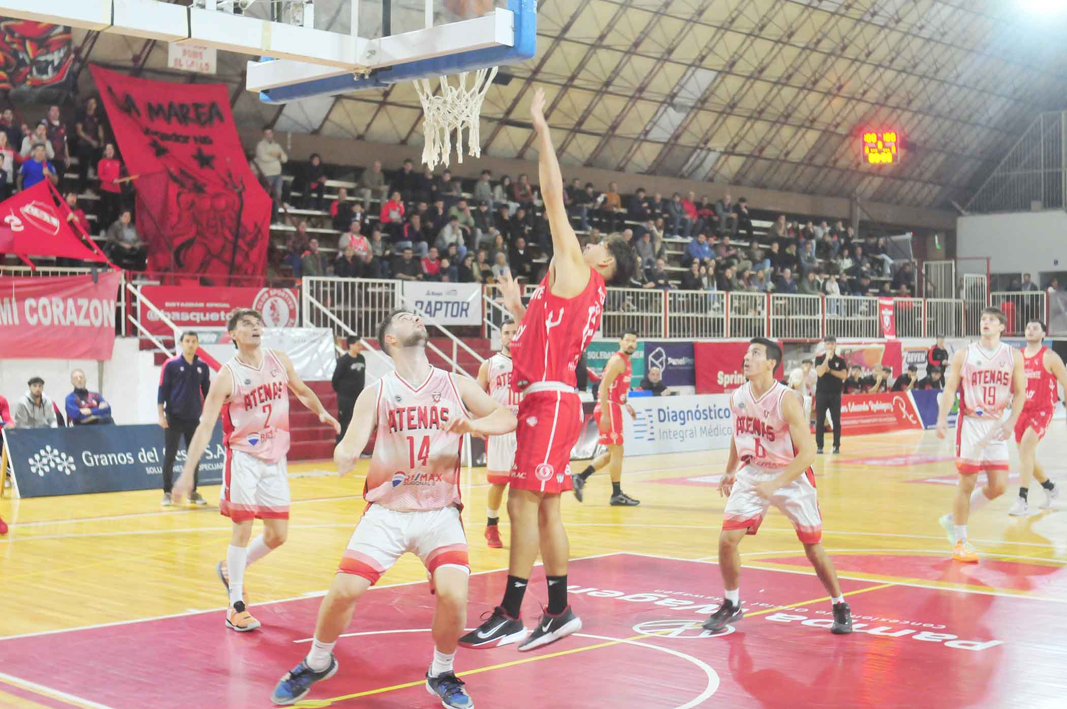 Independiente volvió a ganarle a Atenas y avanzó.