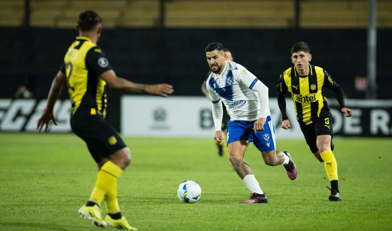 Vélez empató con Peñarol y quedó primero en su grupo.