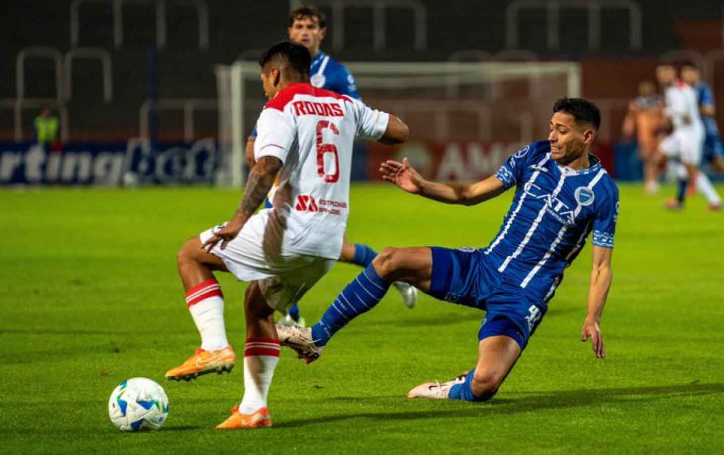 El Tomba sumó y avanzó.