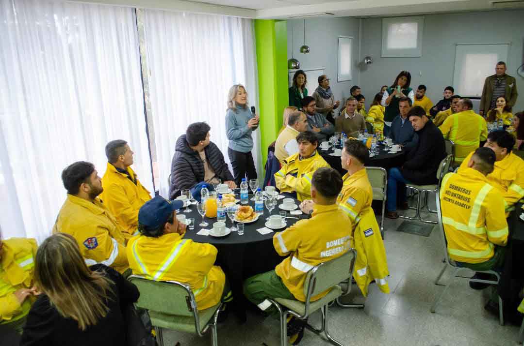 En la Legislatura homenajearon a bomberos en su día.