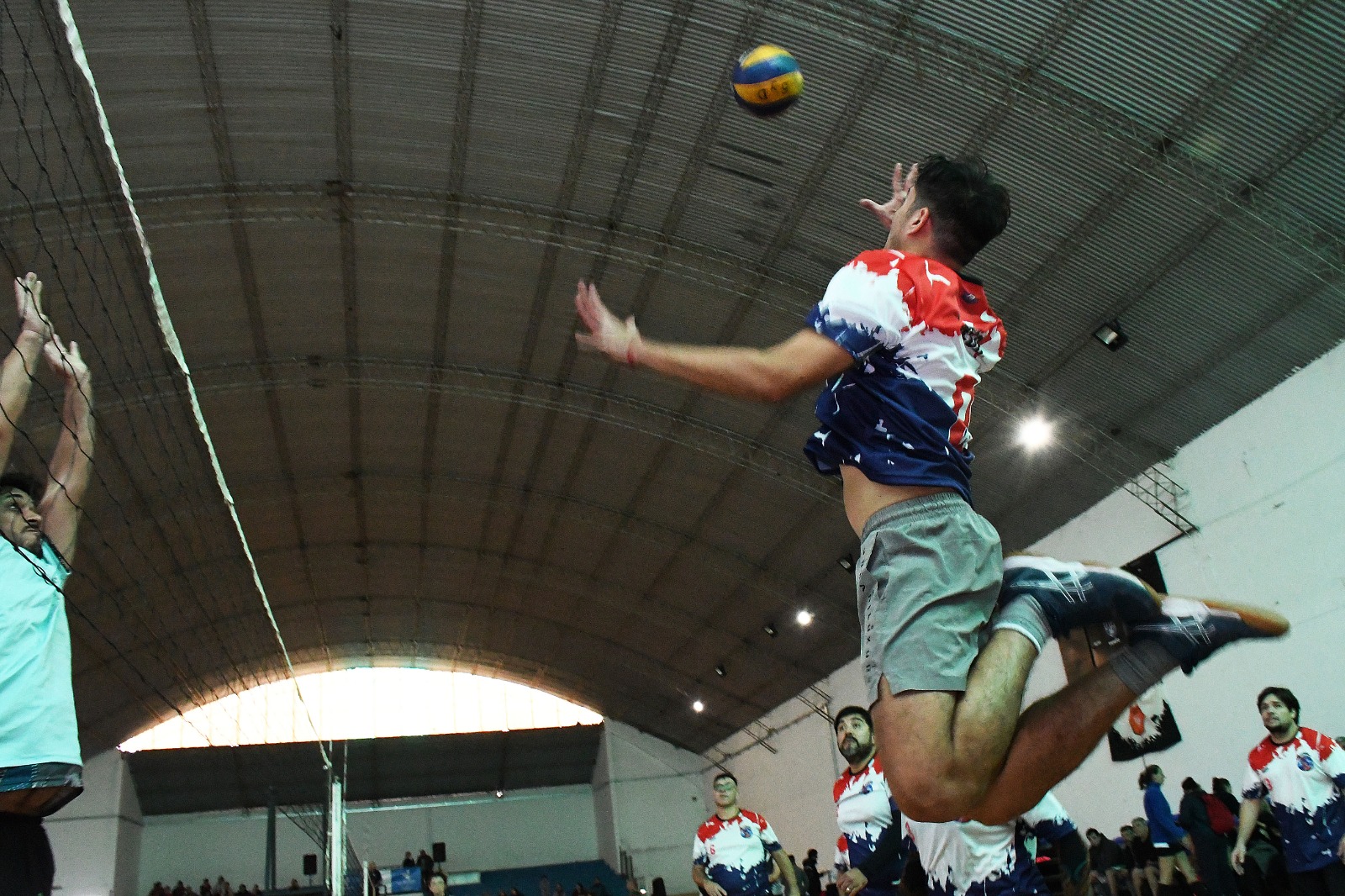 El voley forma parte de la competencia.