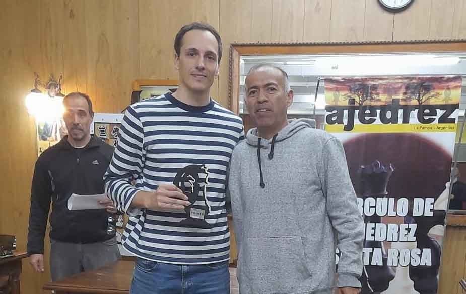 El achense repitió victoria y se prende en la lucha por el Anual.