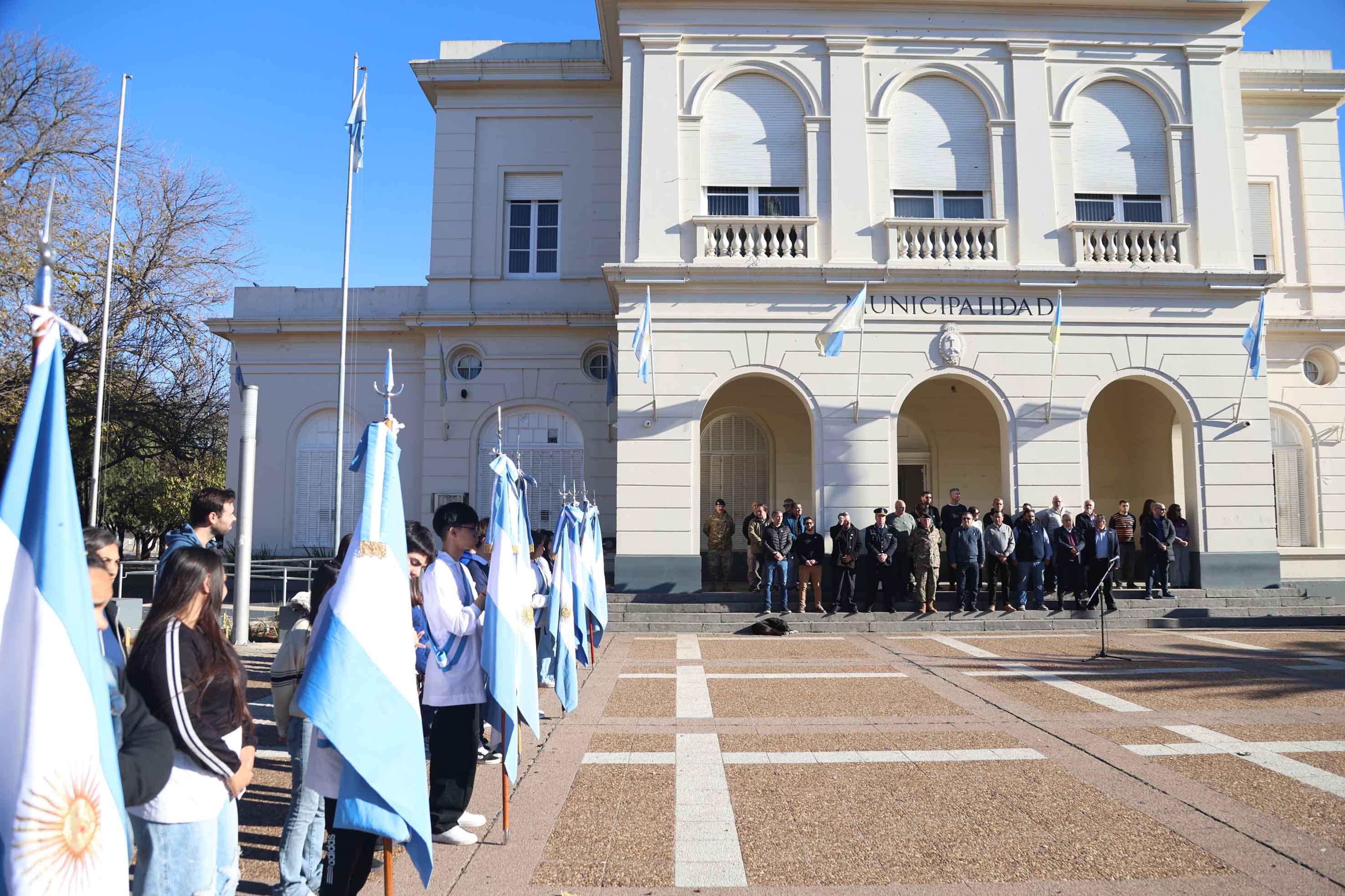 El acto conmemorativo tuvo lugar en la Explanada Municipal.