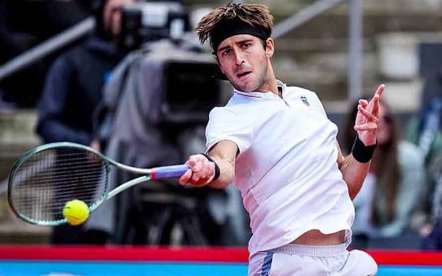 El platense Etcheverry debutó con un triunfo en Halle.