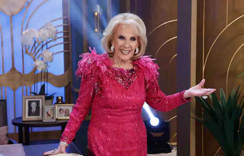 Mirtha Legrand continúa con su programa televisivo.