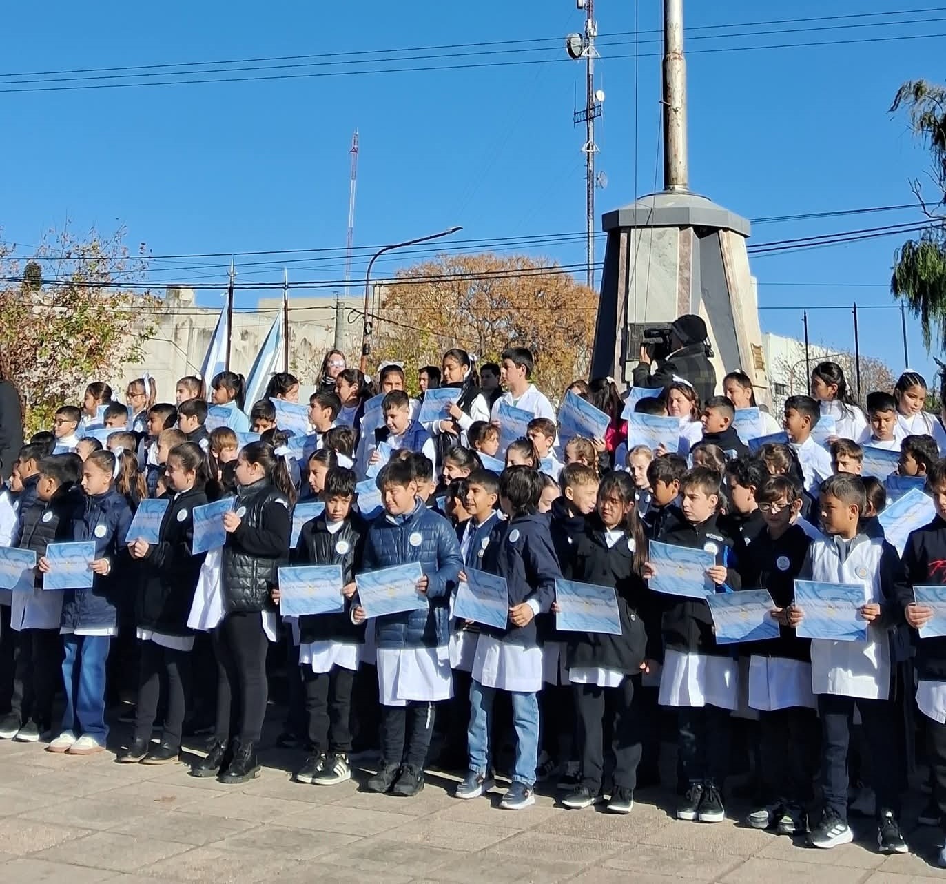 Estudiantes de cuarto grado prometieron lealtad a la bandera.