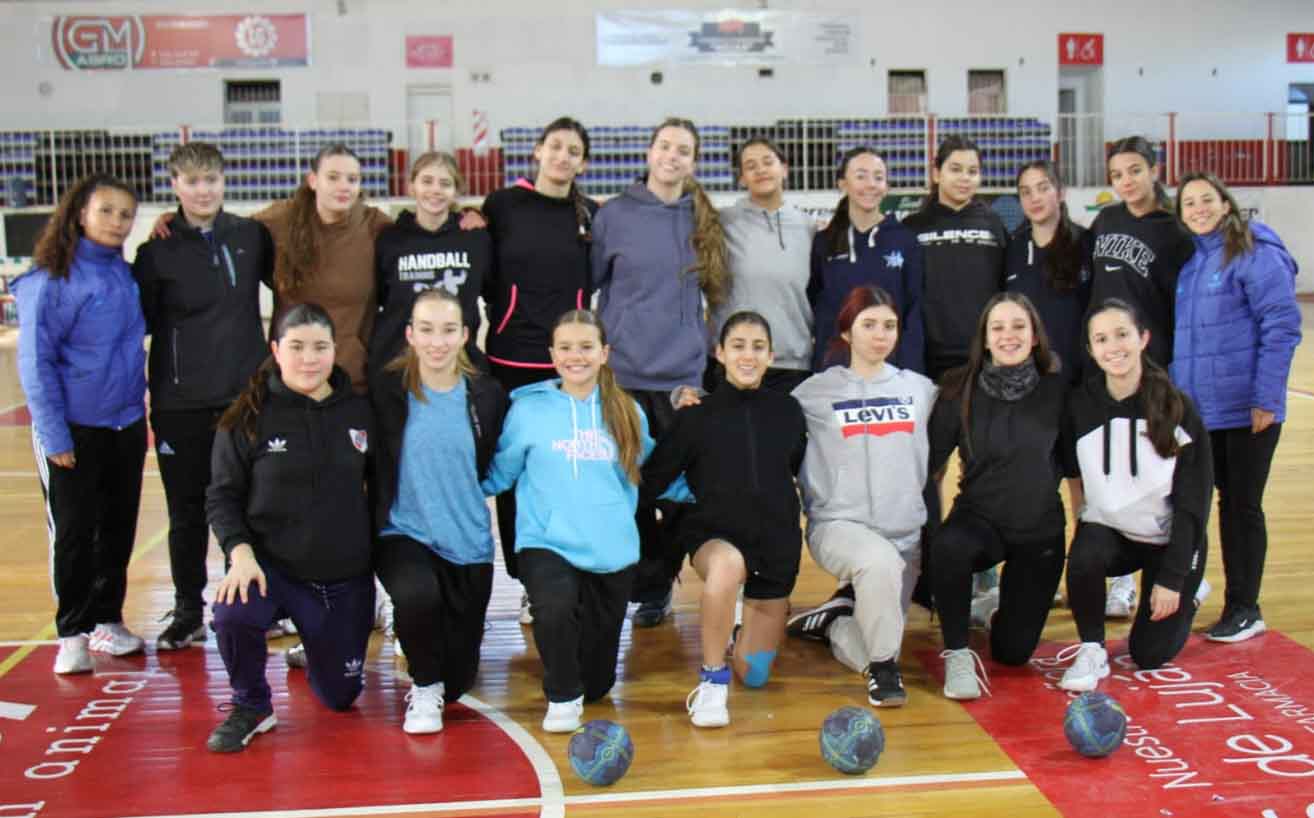 La selección pampeana de hockey en su último entrenamiento en el Gigante de Sportivo Independiente.