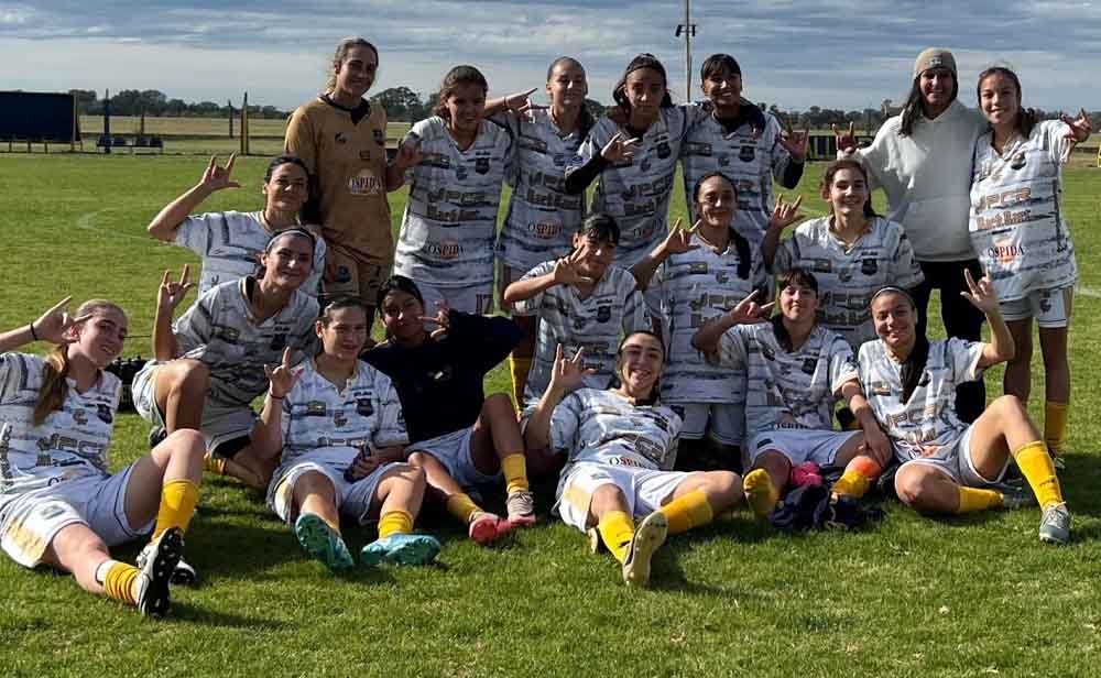 Figurita repetida: las chicas de All Boys de festejo en la Cultural.