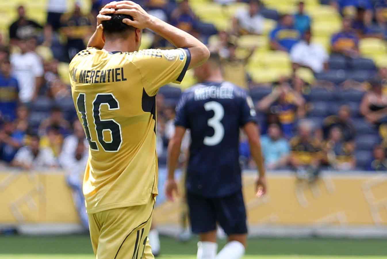 El gesto de la eliminación xeneize. Merentiel (el mejor de Boca en el torneo) se agarra la cabeza.