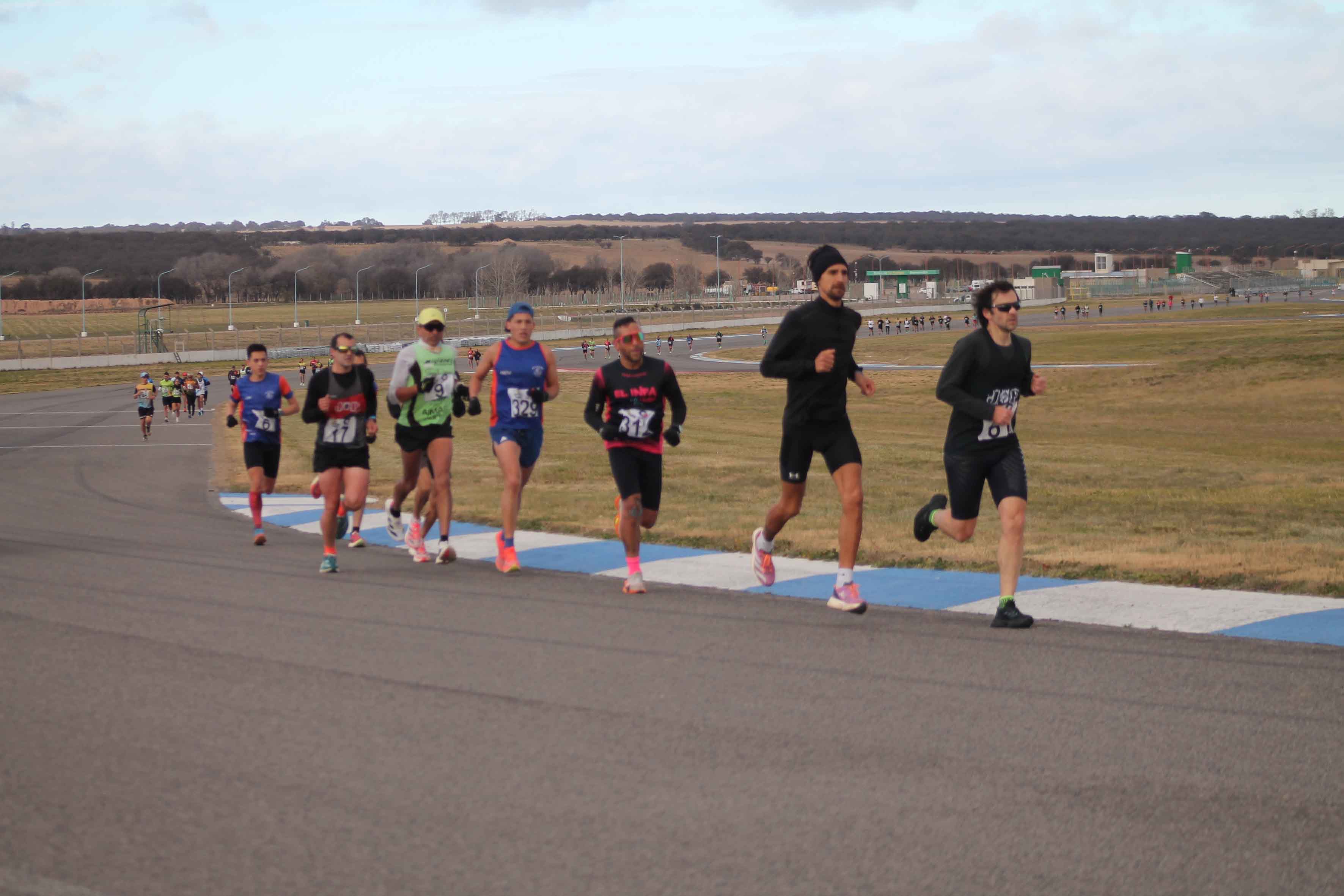 La prueba contó con una buena presencia de atletas.
