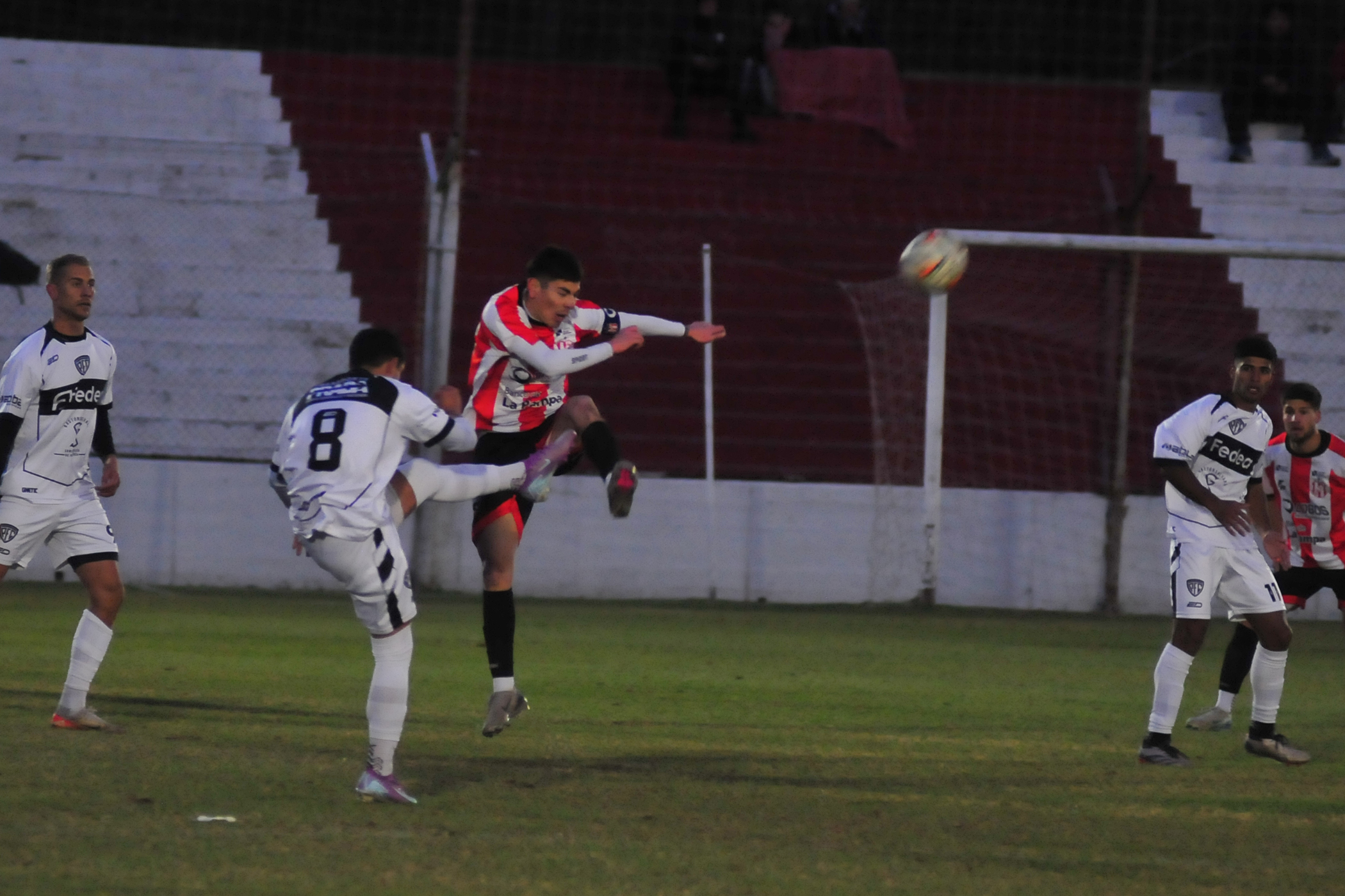 En un clásico “caliente”, Costa venció a Pico por dos a uno.