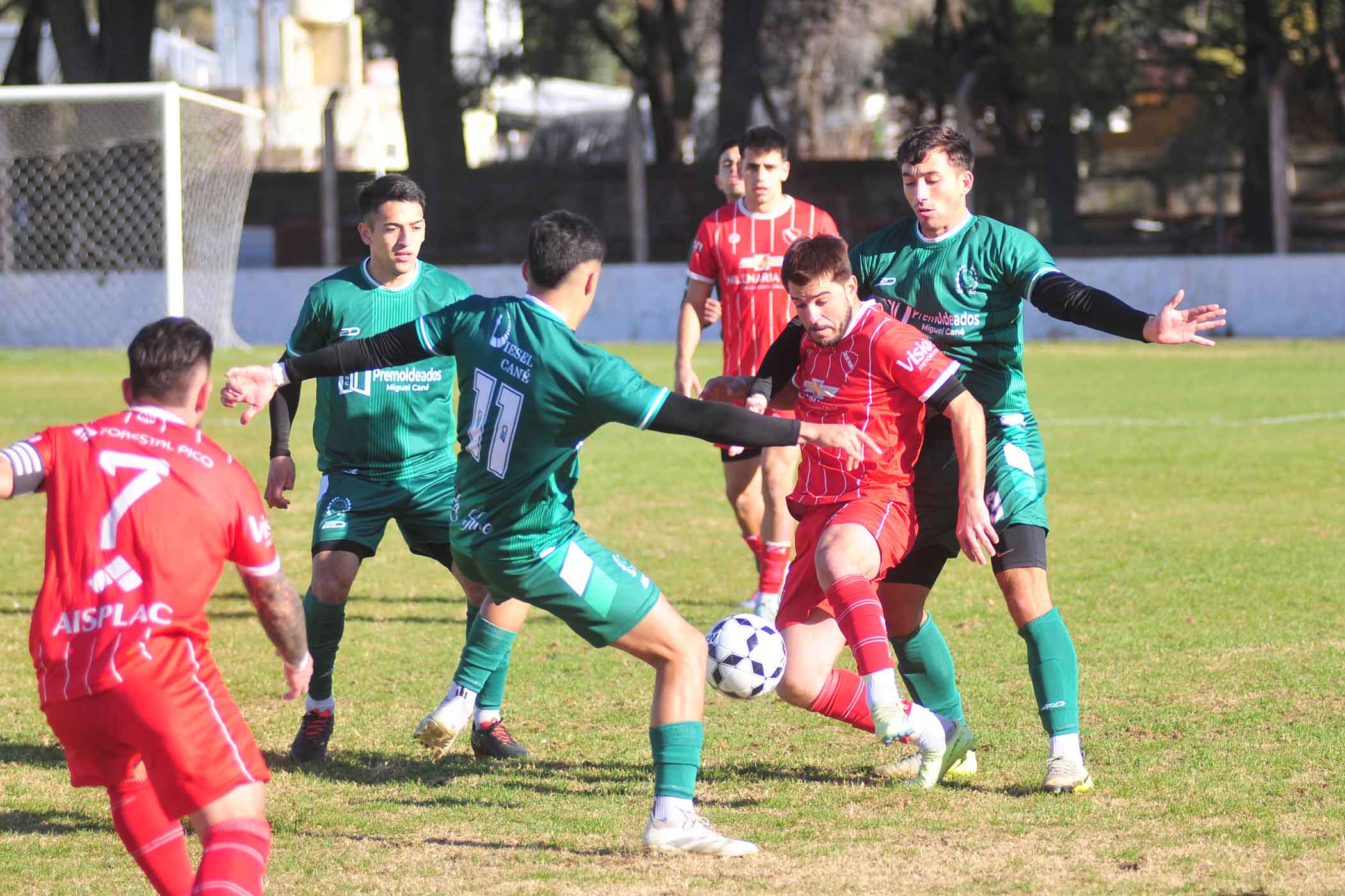 Independiente lo empató sobre el final y continúa en la cima.