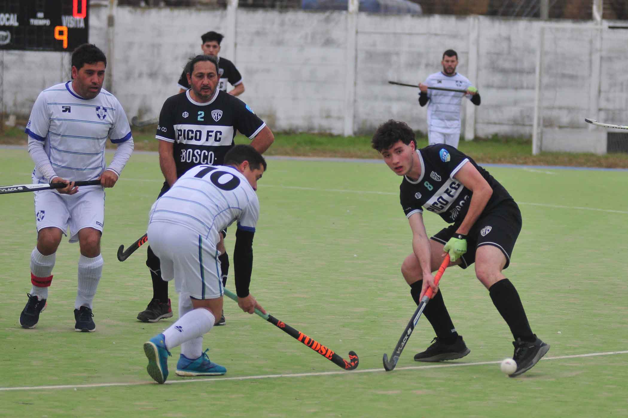 La Barranca venció 3-2 a Pico FC en el cruce por el Apertura de Caballeros.