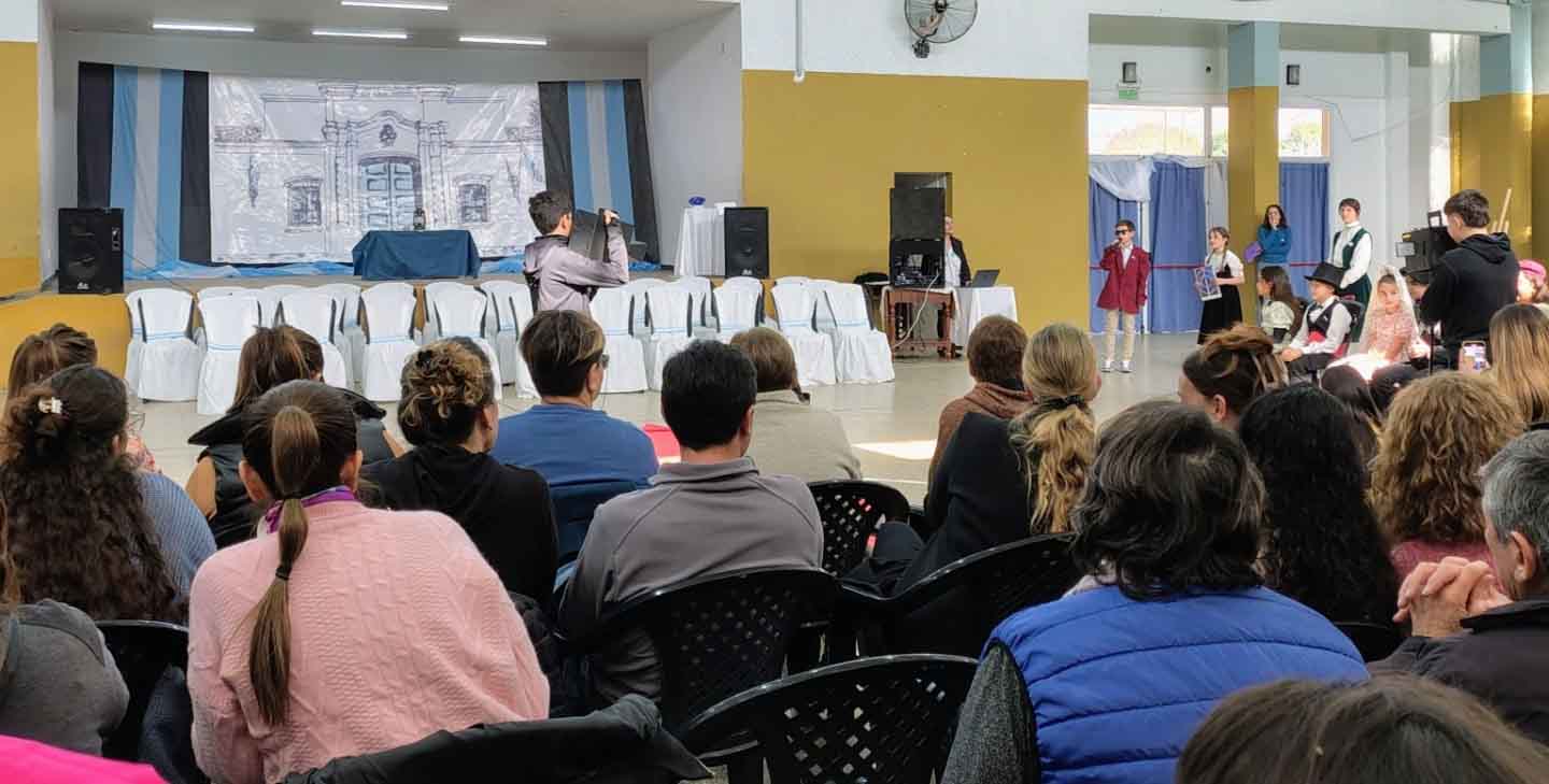 Los alumnos realizaron presentaciones artísticas en alusión al Día de la Independencia.