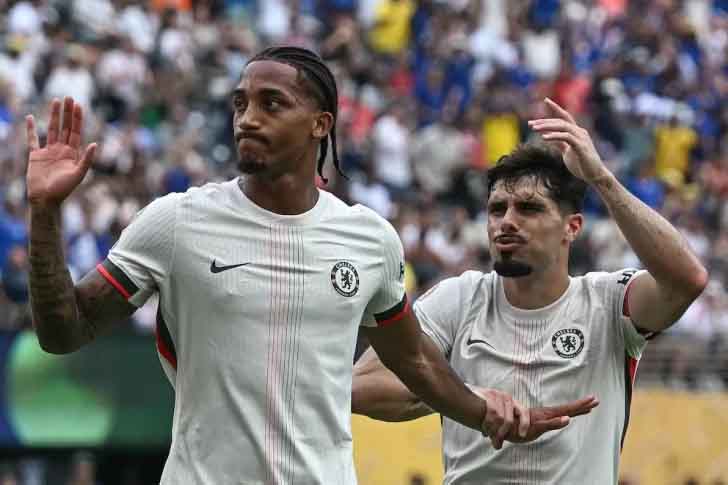 El goleador João Pedro pide disculpa a la hinchada de "Flu" por surgir de su semillero.