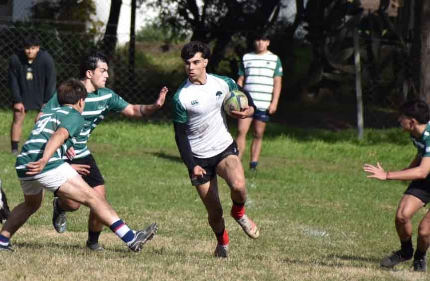 La potencia de Valentín Acosta con la camiseta de la UROBA.
