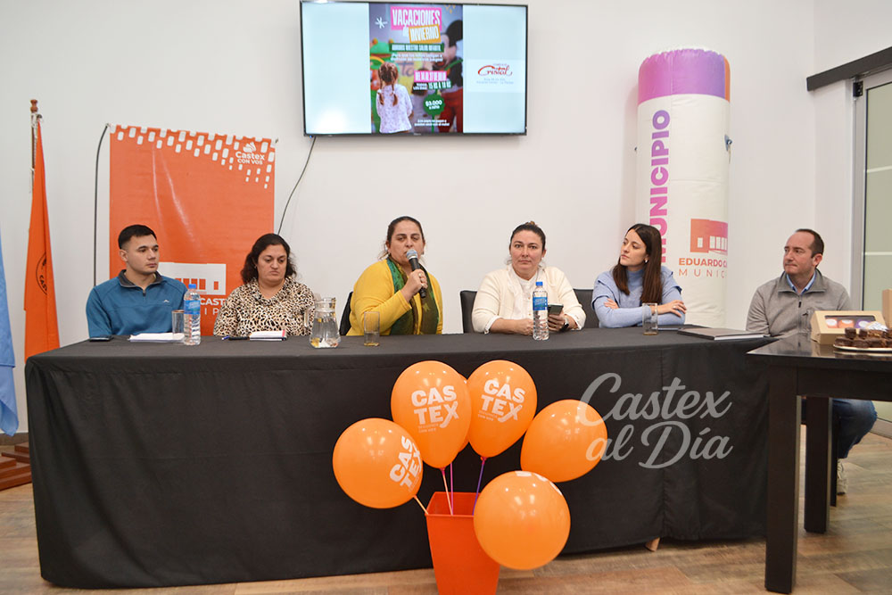 La conferencia fue encabezada por la intendenta Curutchet y demás funcionarios.