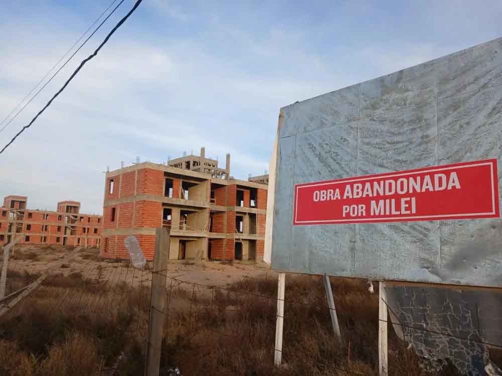 Los carteles, bien visibles.